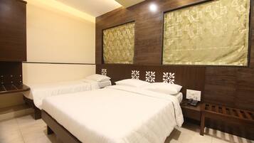 Deluxe Triple Room | Individually furnished, desk, iron/ironing board, free WiFi