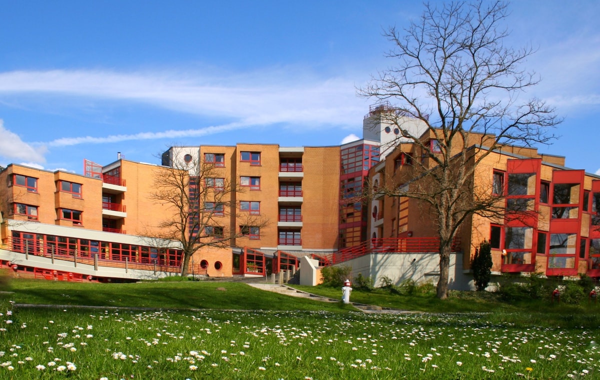 A picture of the hostel that hosts the LWCW