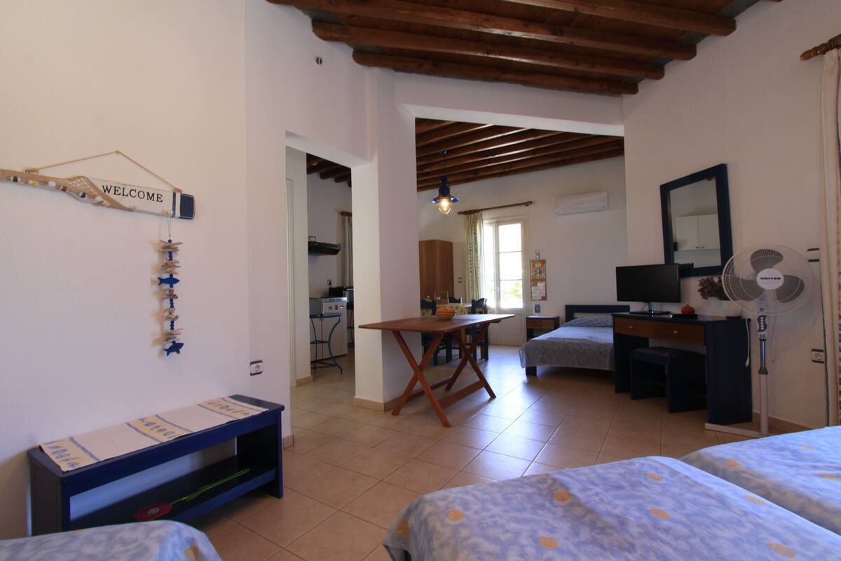 Apartamento tradicional, 1 quarto, cozinha americana, no jardim (Quadruple) | Cortinas blackout, quartos à prova de som, Wi-Fi de cortesia