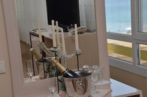 Habitación de luna de miel, vista al mar | Vista a la playa o el mar