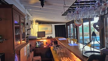 Poolside bar