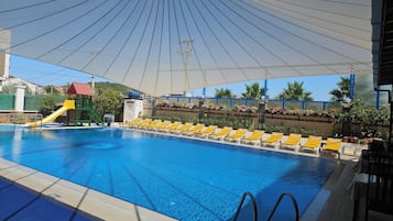 Outdoor pool, pool umbrellas, sun loungers