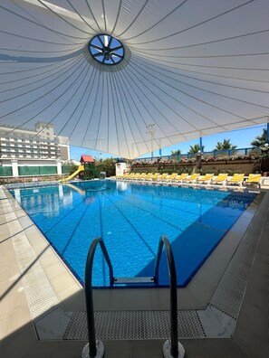 Outdoor pool, pool umbrellas, sun loungers