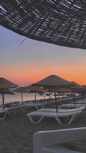 Private beach, sun loungers, beach umbrellas - Nil Hotel (Ayvalik)