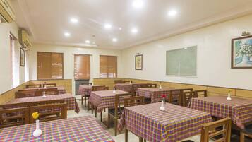 Breakfast, lunch, dinner served; international cuisine