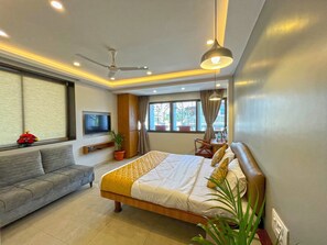 1 bedroom, desk, rollaway beds, free WiFi