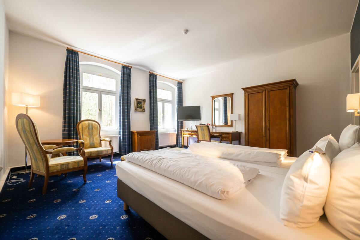 superior double room | 1 bedroom, desk, laptop workspace, iron/ironing board