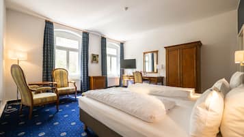 Superior Double Room | 1 bedroom, desk, laptop workspace, iron/ironing board