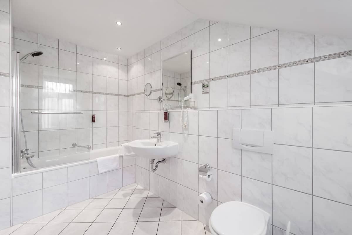 superior double room | bathroom | free toiletries, hair dryer, towels