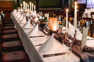 Lunch and dinner served, international cuisine