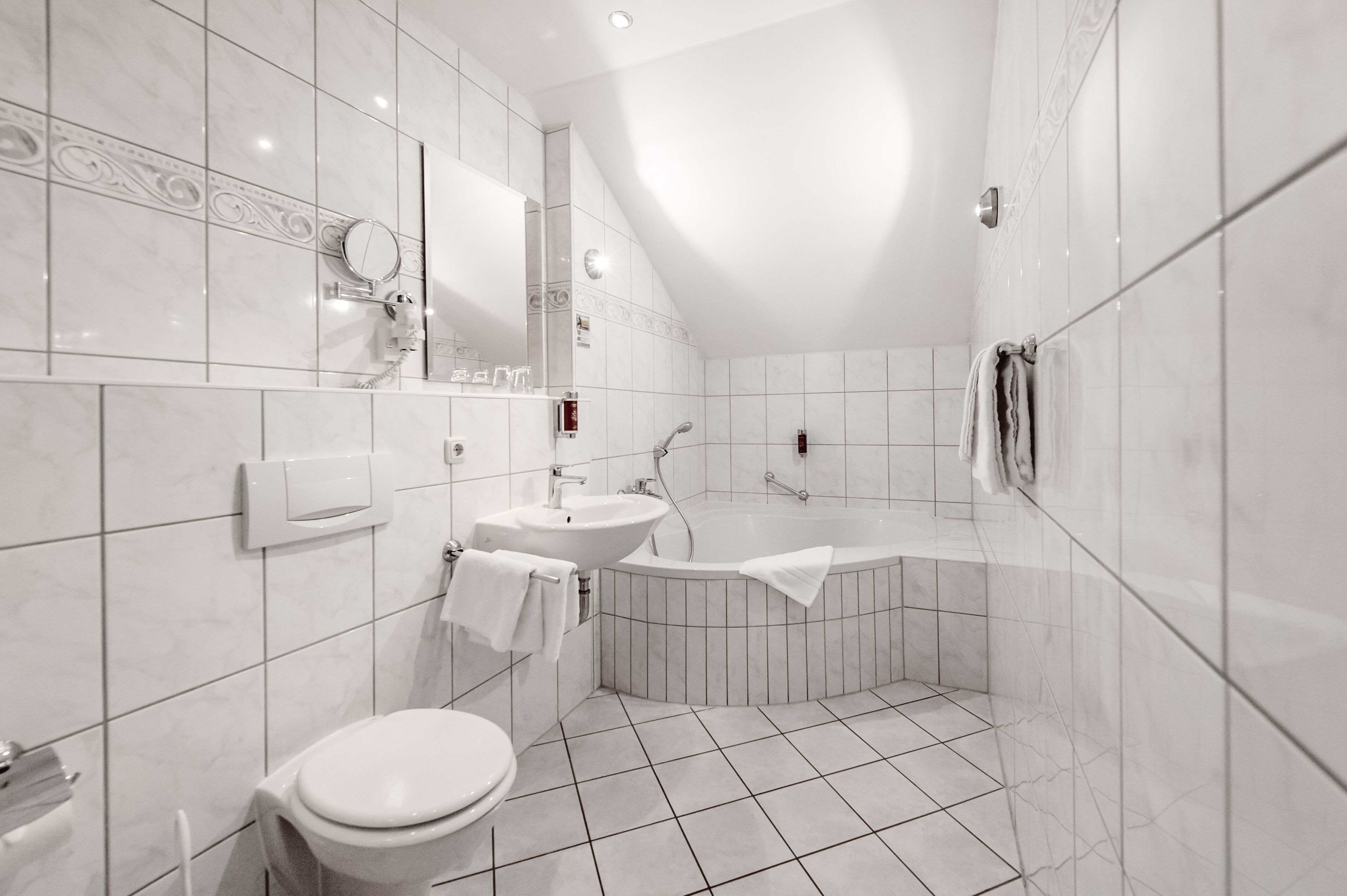 Superior-Suite | Badezimmer | Kostenlose Toilettenartikel, Haartrockner, Handtücher