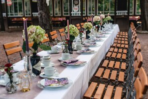 تقديم الغداء والعشاء، الأطباق العالمية