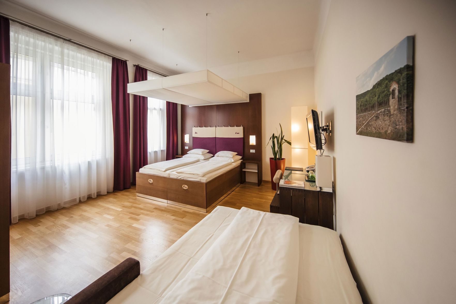 低刺激性寝具、ミニバー、セーフティボックス (室内)、デスク