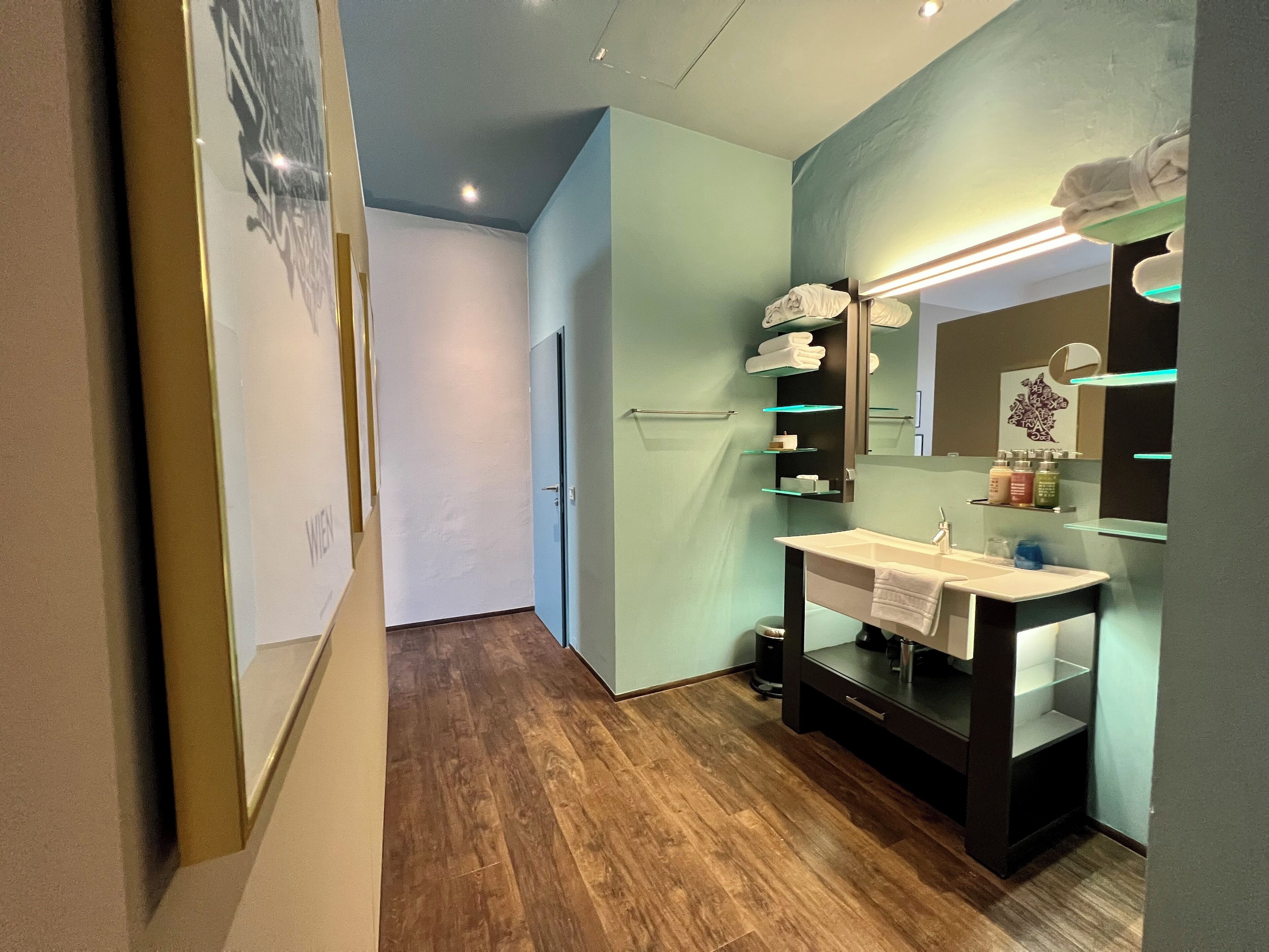 junior double room | bathroom | free toiletries, hair dryer, bathrobes, slippers