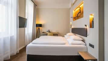 Quarto conforto | Roupas de cama antialérgicas, frigobar, cofres nos quartos, escrivaninha