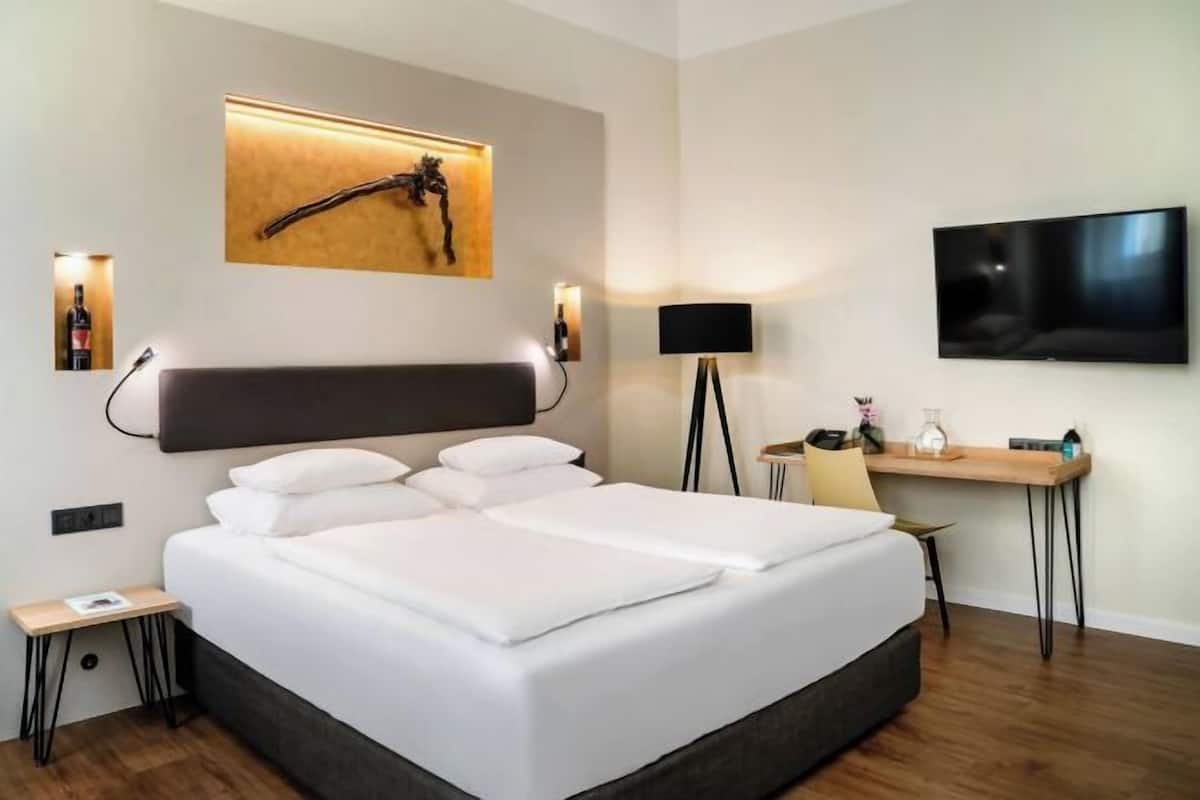 Hypo-allergenic bedding, minibar, in-room safe, desk