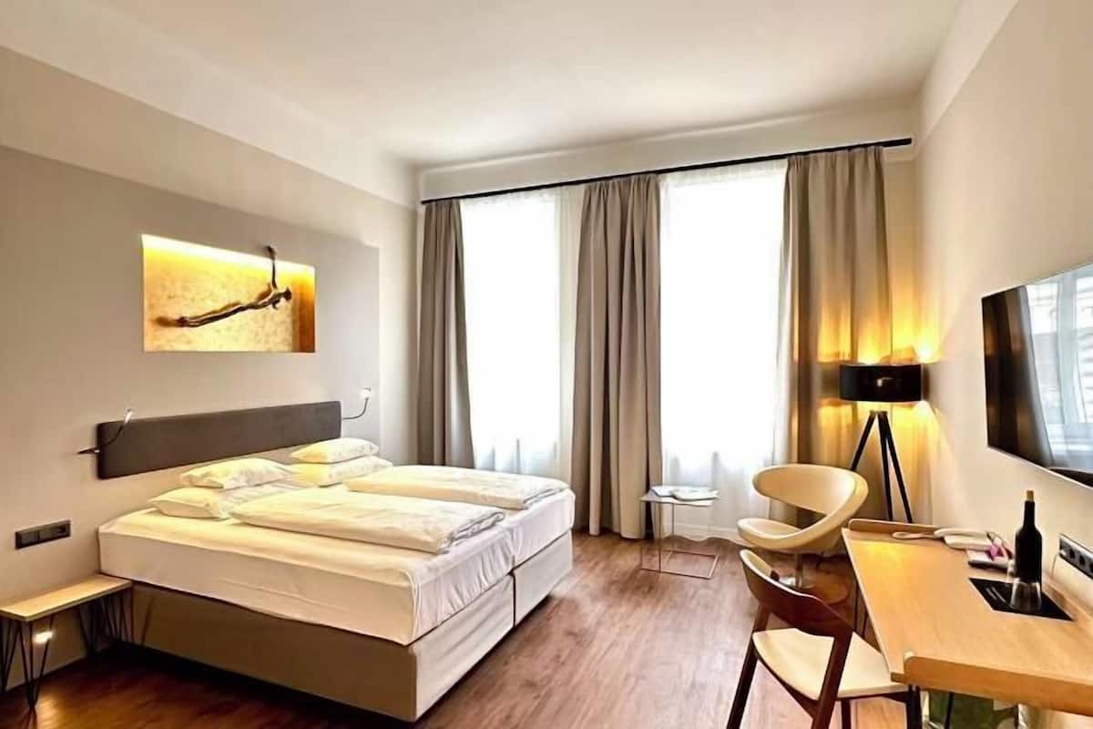Hypo-allergenic bedding, minibar, in-room safe, desk