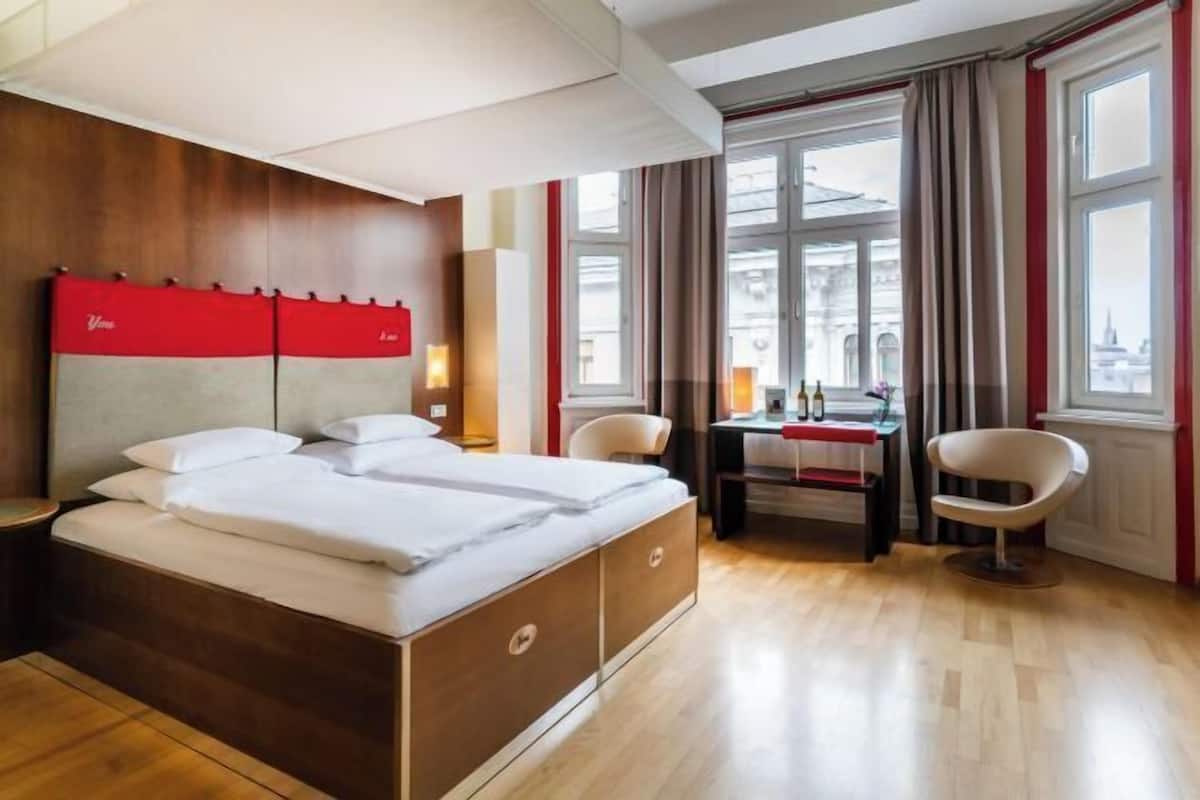 Hypo-allergenic bedding, minibar, in-room safe, desk