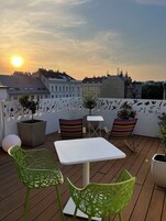 Cobertura panorâmica, vista para a cidade | Roupas de cama antialérgicas, frigobar, cofres nos quartos, escrivaninha