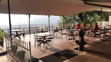 Breakfast, lunch, dinner served; local and international cuisine