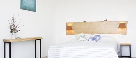 高級寝具、ミニバー、デスク、アイロン / アイロン台