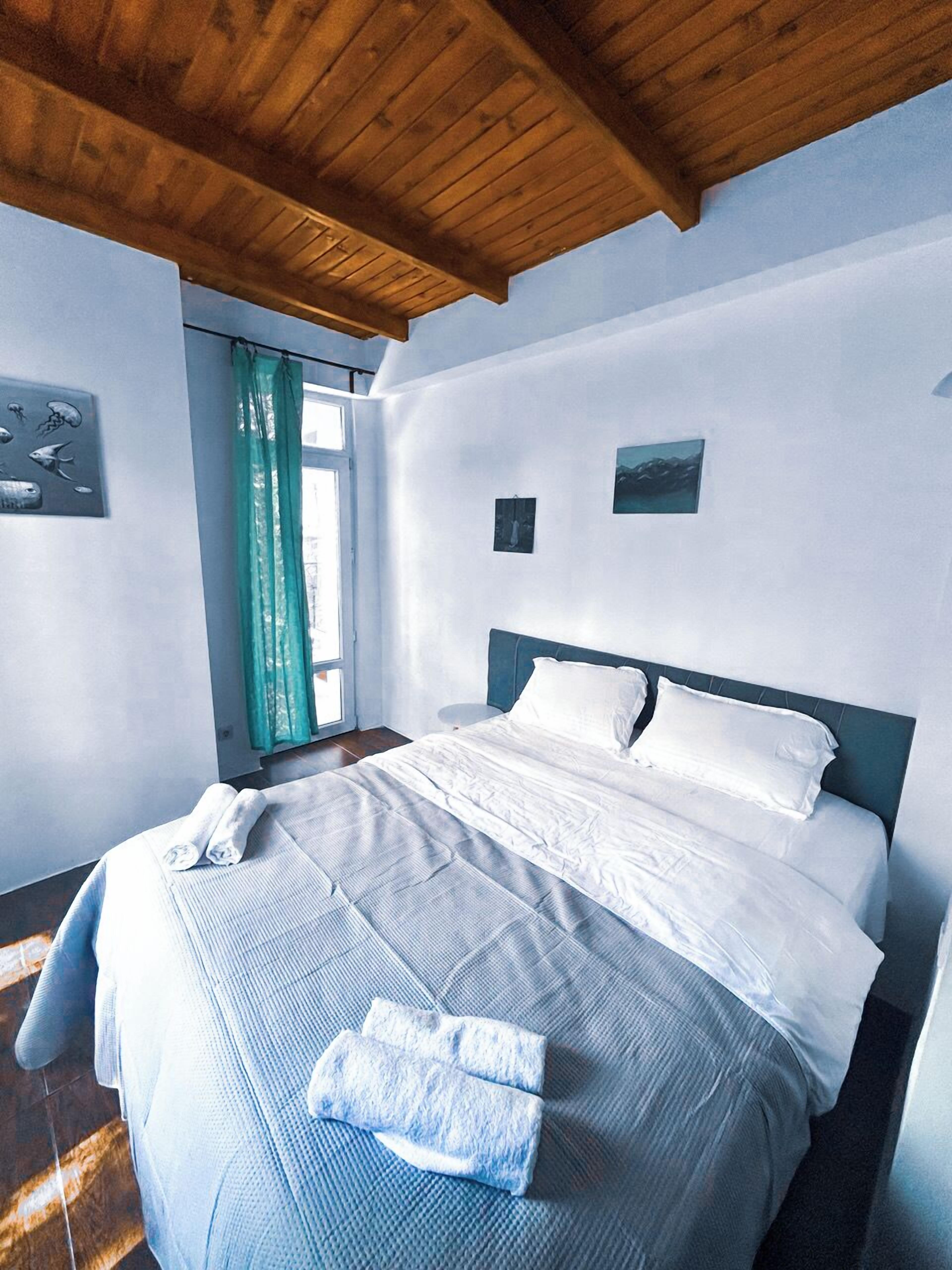Casa rural familiar | Roba de llit d'alta qualitat, minibar i decoració individual 
