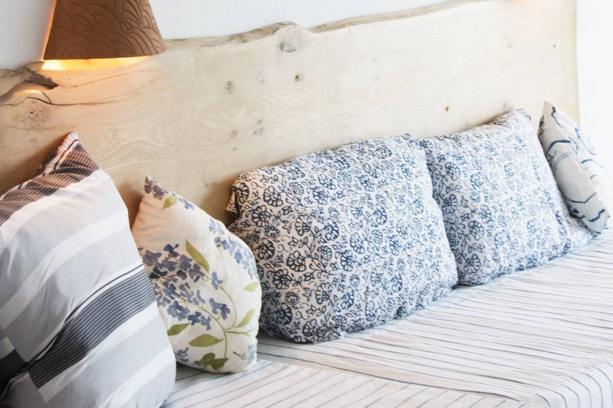 Premium bedding, minibar, desk, iron/ironing board