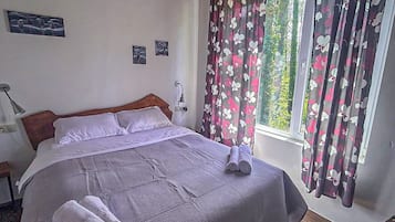 Family Cottage | Premium bedding, minibar, individually decorated, iron/ironing board