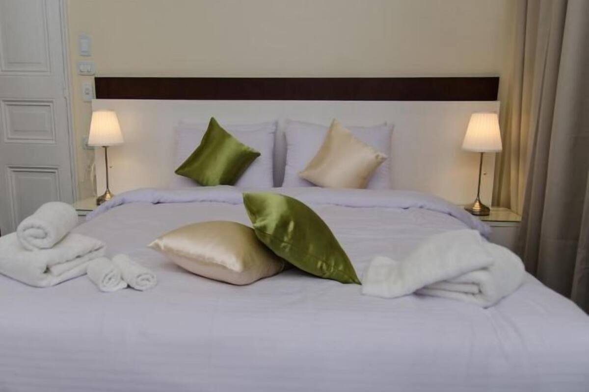 In-room safe, iron/ironing board, free WiFi, bed sheets