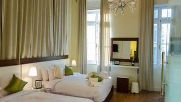 Een kluis op de kamer, een strijkplank/strijkijzer, gratis wifi