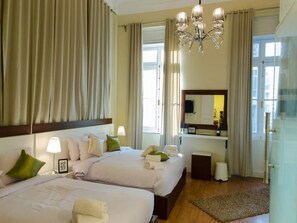 Coffres-forts dans les chambres, fer et planche à repasser