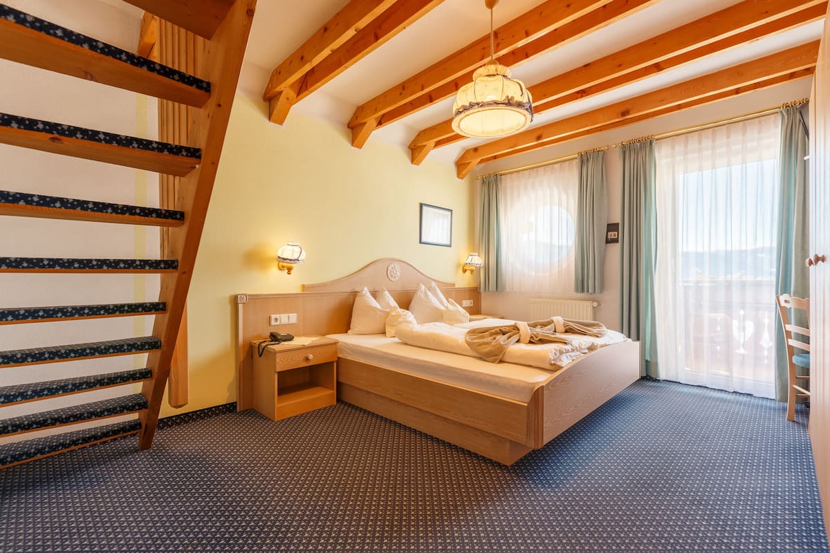 Family Room (Classic) | In-room safe, free WiFi, bed sheets