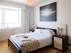 2 bedrooms, iron/ironing board, free cots/infant beds, free WiFi - Stay in the heart of.. Brighton (Brighton)