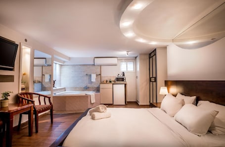 Caja de seguridad en la habitación y escritorio