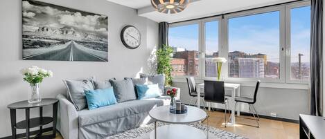 One-Bedroom Apartment For Four | 熨斗/熨衣板、免費無線上網、床單