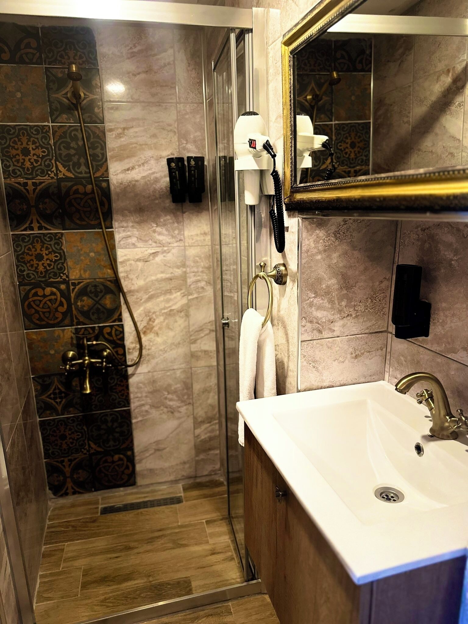 shower, free toiletries, hair dryer, slippers