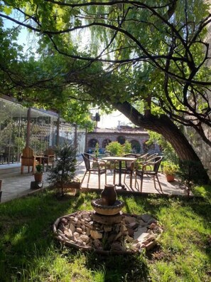 Petit déjeuner et déjeuner servis sur place, spécialités Cuisine turque