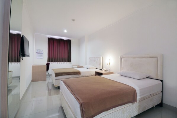 مكتب وأسرّة قابلة للطي وواي فاي مجانًا