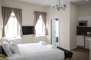 Superior Double or Twin Room, Kitchenette | In-room safe, soundproofing, free WiFi, bed sheets - Sui7es Guest House Cascais (Cascais)