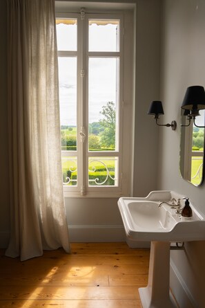 Deluxe tweepersoonskamer, uitzicht op tuin (Chambre au Château 3)