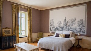 Deluxe Double Room, Ensuite, Garden View (Suite au Château ) - Chambre D'hôtes Château de Lussac (Lussac)