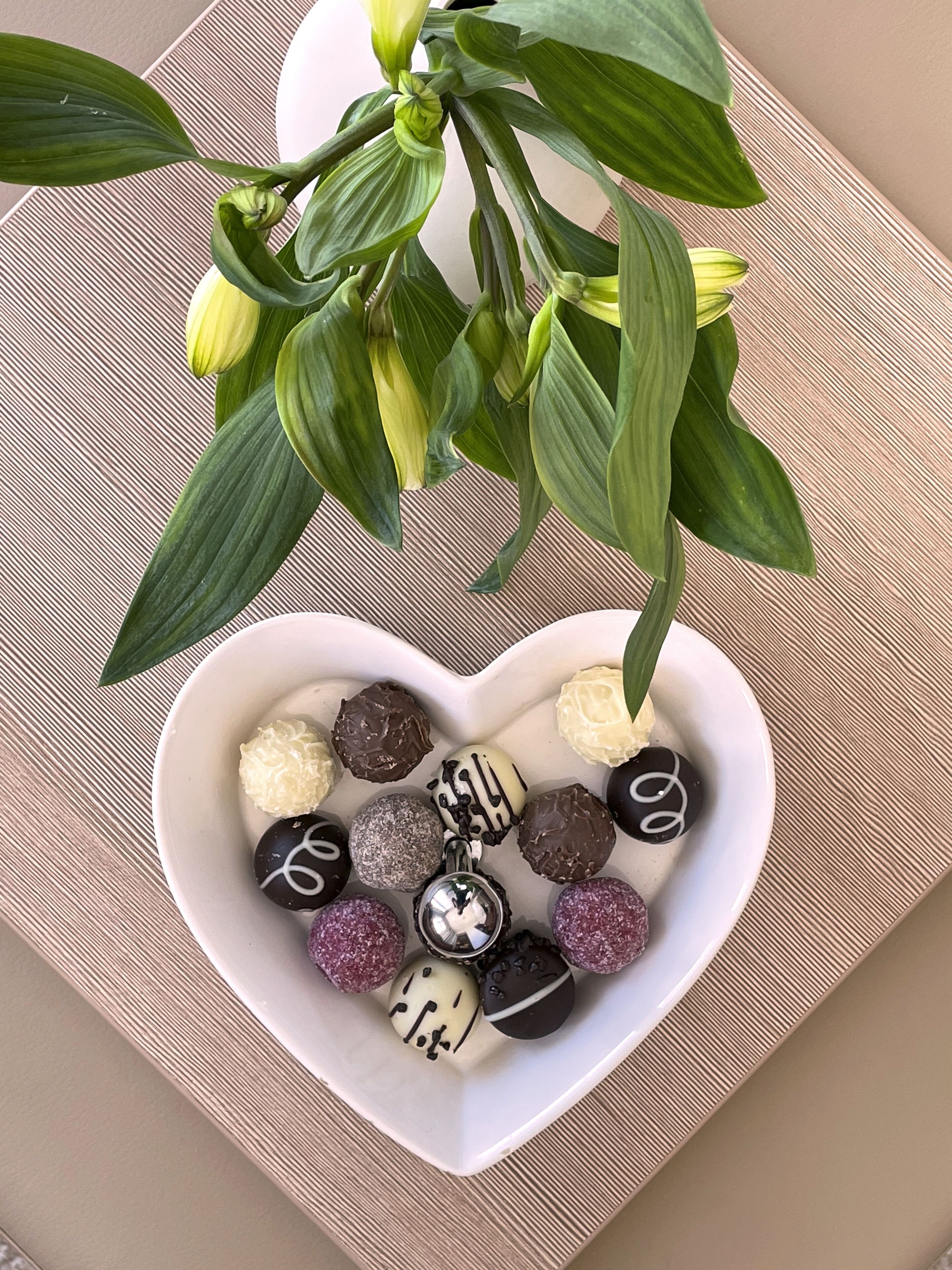 exclusive double room, 1 double bed with sofa bed, non smoking, ocean view | living area | flat-screen tv