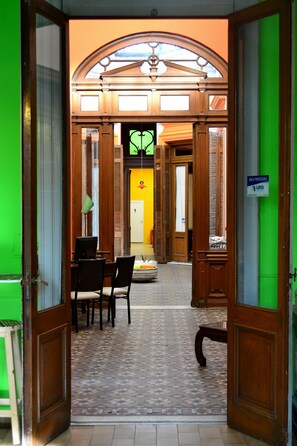 Unclassified image, 5 of 7, button - RetroArt Hostel (Rosario)