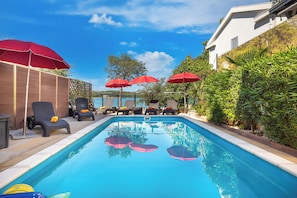 Exercise/lap pool