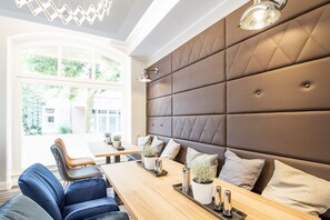 Daily buffet breakfast (EUR 17.50 per person) - Burghotel Lingen (Lingen)