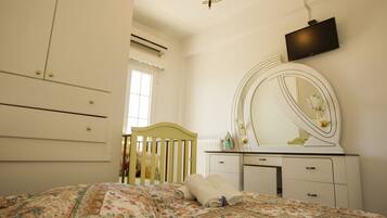 4 bedrooms, iron/ironing board, free cots/infant beds, free WiFi