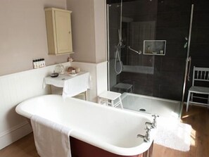 Bathroom - Lough Bawn House (Collinstown)