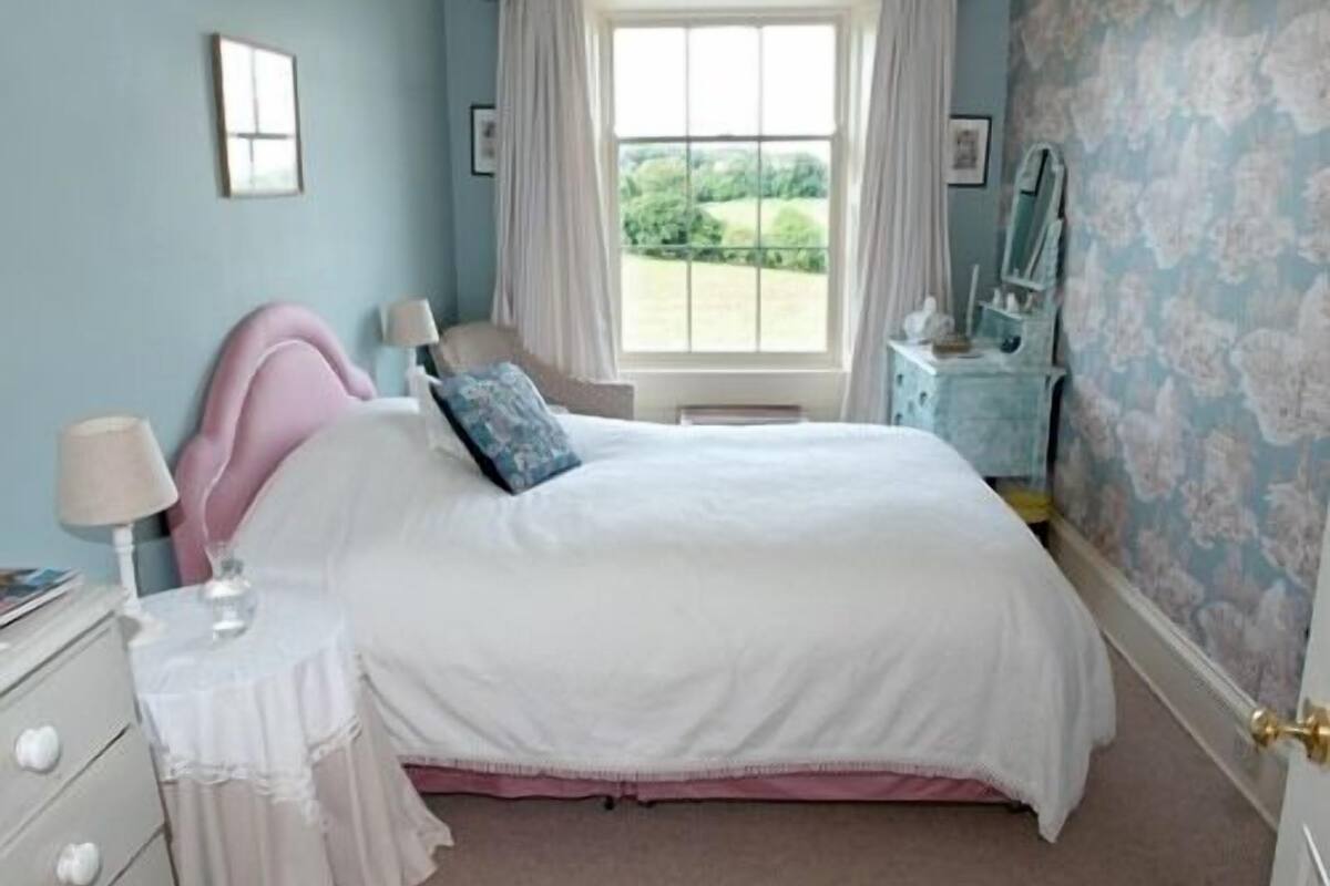Classic Double Room, Shared Bathroom, Lake View | 1 bedroom