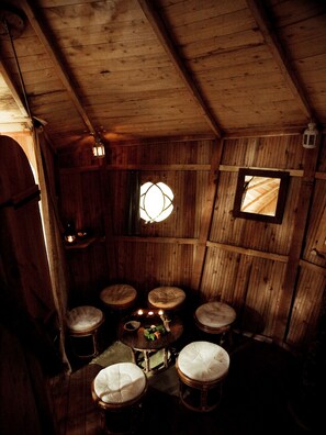 Traditional Tree House (El sueno) | Premium bedding, bed sheets - L'Arbre à Cabane (Guyonvelle)