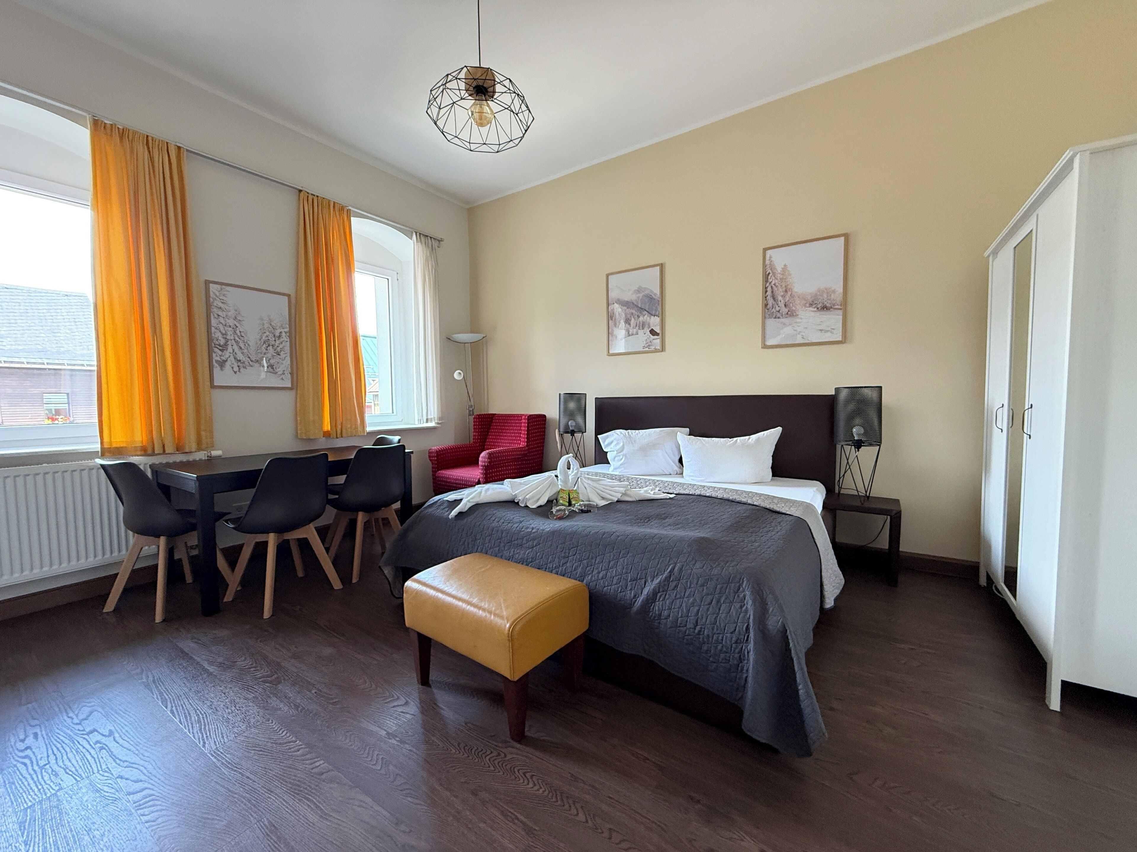 Comfort Apartment, 2 Bedrooms, Mountainside | Desk, soundproofing, cribs/infant beds, rollaway beds